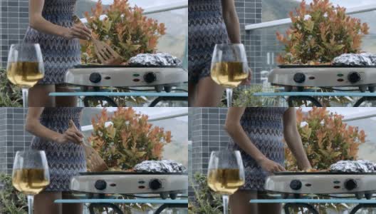 白酒杯在女性烹饪肉烧烤高清在线视频素材下载