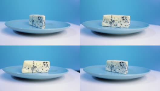 蓝纹奶酪在盘子里旋转高清在线视频素材下载