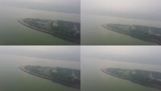 雨天长沙市滨江湾巨大的建筑围场航拍全景4k中国高清在线视频素材下载
