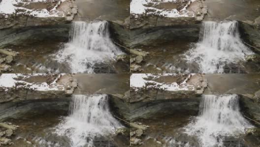 雪麦考密克的小溪从上而下高清在线视频素材下载