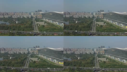 晴天成都市著名的世界最大的建筑全球中心交通街道公园航拍全景4k中国高清在线视频素材下载
