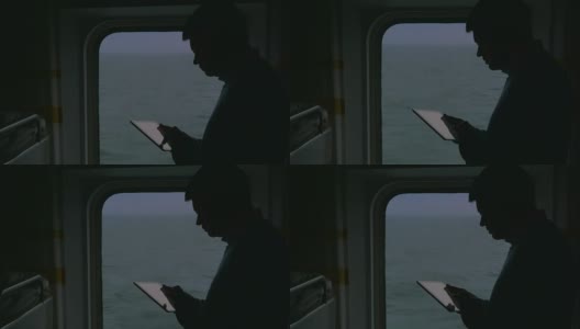 在航行中使用触摸板的人高清在线视频素材下载