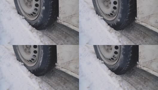 冬天路上的汽车车轮高清在线视频素材下载