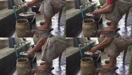 老妇人洗鱼高清在线视频素材下载