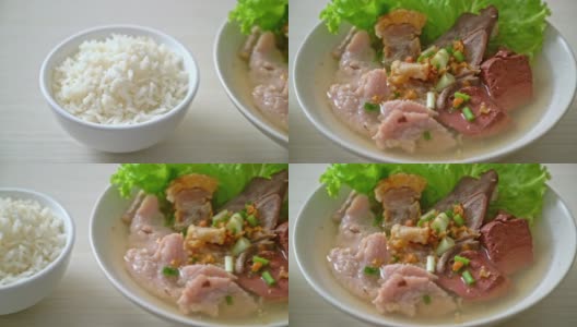 猪内脏血冻汤碗配米饭-亚洲风味高清在线视频素材下载