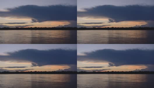 Amazon river flowing with the rainforest in the background, at dusk, Peru高清在线视频素材下载