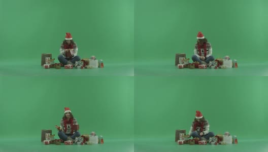 迷人的年轻女子在圣诞帽得到了空的圣诞礼物盒，色键的背景高清在线视频素材下载