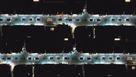 杭州市著名的行人拥挤的街道区域，夜间时间照明空中俯视图4k中国高清在线视频素材下载