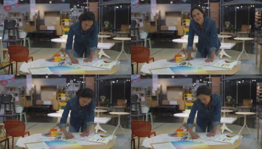 一名成年女设计师在一家家具店DIY家居素描，然后面带微笑地面对镜头高清在线视频素材下载