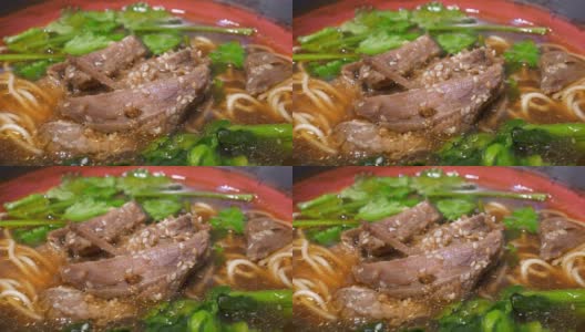 中国著名街头小吃汤近距离慢镜头全景4k中国高清在线视频素材下载