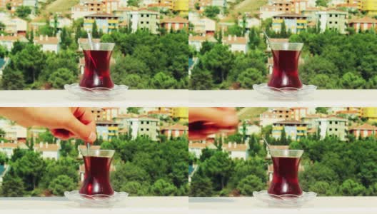 在伊斯坦布尔咖啡馆喝土耳其茶高清在线视频素材下载