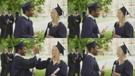 毕业典礼那天，毕业生们拿着毕业证书交谈，互相击掌高清在线视频素材下载