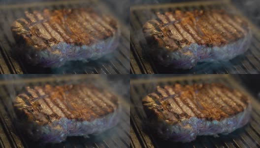 用平底锅煎牛排，烤肉高清在线视频素材下载