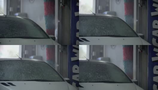 HD SLOW:洗车装置，将水与清洗液混合喷射高清在线视频素材下载
