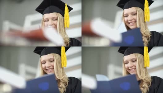 戴学士帽和学士服的毕业生。有文凭的毕业生高清在线视频素材下载