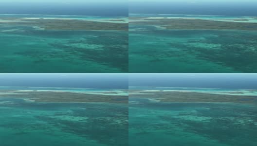 热带加勒比珊瑚礁的海景从塞斯纳驾驶舱内高清在线视频素材下载
