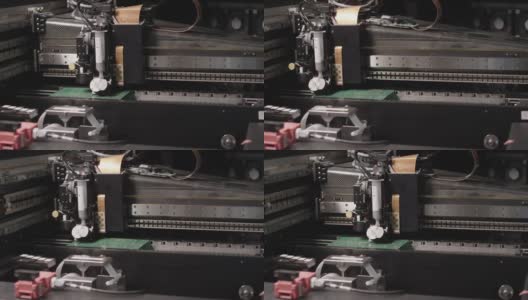 一台机器正在焊接印刷电路板高清在线视频素材下载