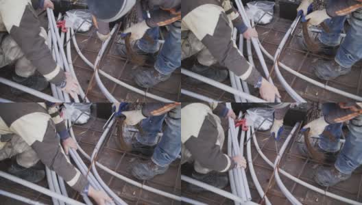 建筑工人们在工地上铺设塑料管高清在线视频素材下载
