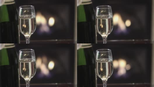 在酒店的bokeh豪华壁炉前的香槟玻璃高清在线视频素材下载