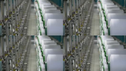 纺织厂工业整经机的白色纱线轴高清在线视频素材下载