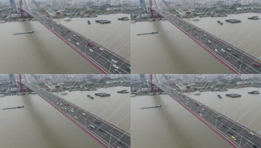 无人机飞过江桥上空俯瞰中国上海的城市景观高清在线视频素材下载