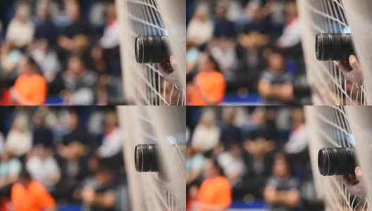 在一场体育比赛的摄影报道中，透过安全网可以看到摄影师的镜头高清在线视频素材下载