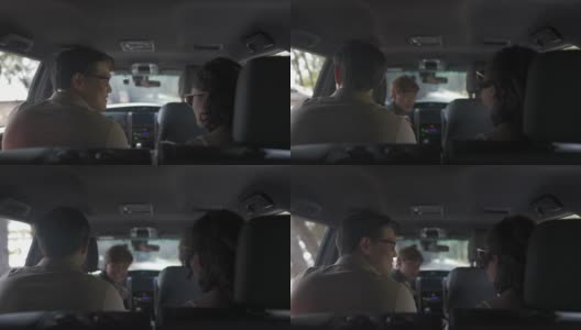 4K亚洲资深男子驾驶汽车与他的家人在海滩公路旅行高清在线视频素材下载
