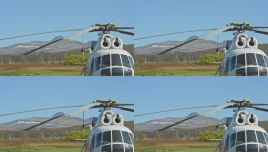 现代飞机和自然直升机对抗山脉Avki高清在线视频素材下载