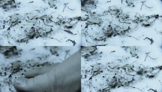 赤脚在冰冻的地面上高清在线视频素材下载