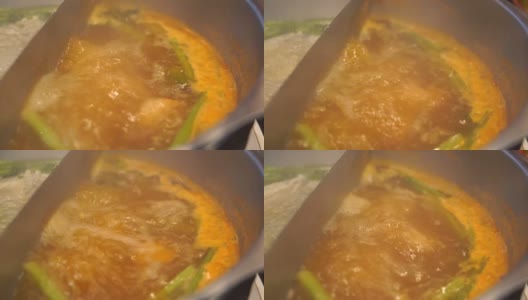 CU/素喜烧锅里的热汤。高清在线视频素材下载