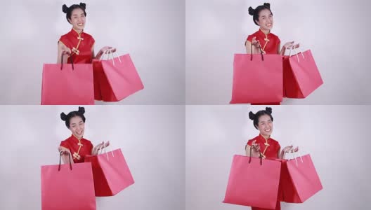 快乐的女人拿着购物袋庆祝春节高清在线视频素材下载