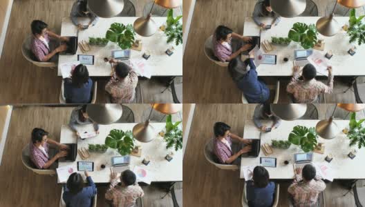 商务团队坐在阁楼办公室的桌子旁工作高清在线视频素材下载