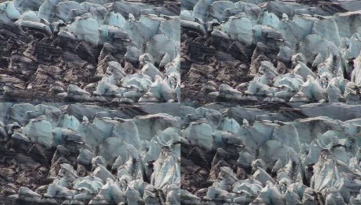 阿拉斯加州冰川湾国家公园冰川的极端特写。从左到右缓慢平移。高清在线视频素材下载