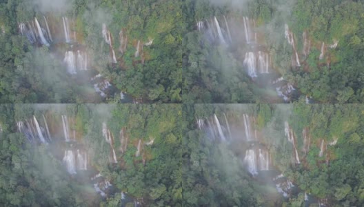 鸟瞰图Thi Lo Su(Tee Lor Su)瀑布在Umphang野生动物保护区，泰国西北部。高清在线视频素材下载