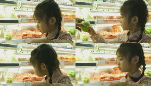 小女孩在超市里玩得很开心高清在线视频素材下载