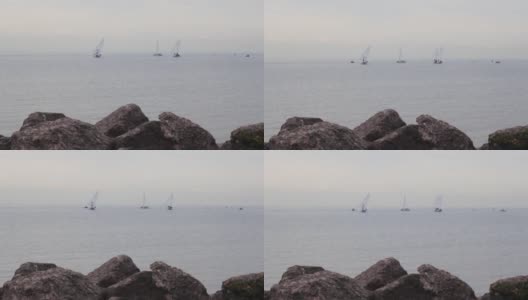 帆船海悬崖旅行景观海岸线游艇队高清在线视频素材下载