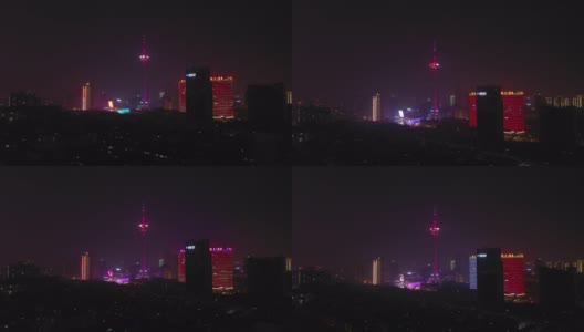 夜间时间照亮了成都著名电视塔地区4k中国航拍全景高清在线视频素材下载