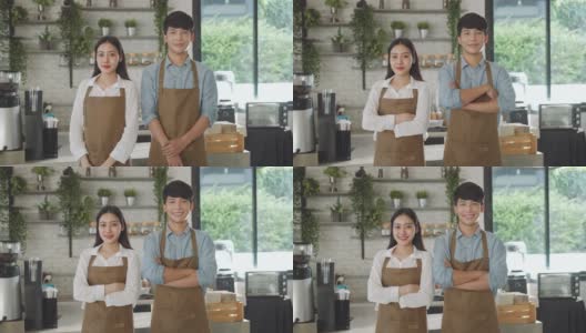亚洲夫妇咖啡师或老板在围裙看着相机准备给咖啡服务在现代咖啡店高清在线视频素材下载