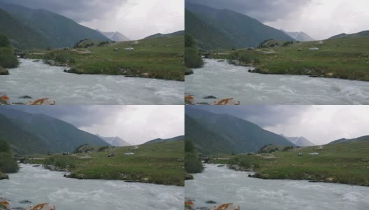 阴雨前的天空和湍急的河流在山区景观高清在线视频素材下载