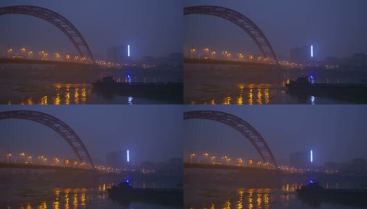 夜光照亮武汉市内著名的交通大桥，江边全景4k中国高清在线视频素材下载