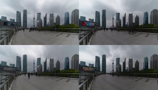 人们在上海市中心的人行道上行走的时间流逝。亚洲智慧城市的金融区和商业中心。日落时分的摩天大楼和高层办公大楼。高清在线视频素材下载