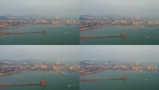 日落时分青岛著名海滩湾宝塔拥挤码头航拍4k中国全景高清在线视频素材下载