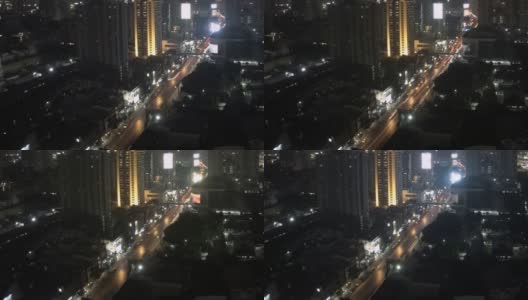 夜城鸟瞰图与移动的汽车和明亮的广告牌的建筑物在时间流逝高清在线视频素材下载