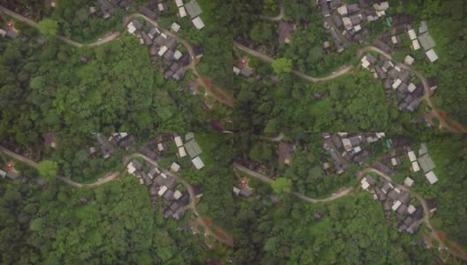 鸟瞰图:大森林上的小村庄Mae Kam Phong村，Mae on，清迈省。4K高清在线视频素材下载