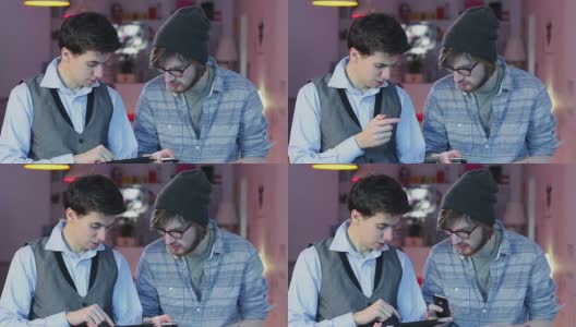 两名男子在咖啡馆用小玩意社交高清在线视频素材下载