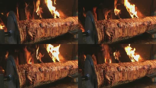 土耳其烤肉转圈用火焰烧烤，烤肉，烤肉餐厅高清在线视频素材下载