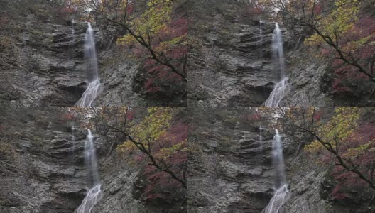 山谷中的瀑布高清在线视频素材下载