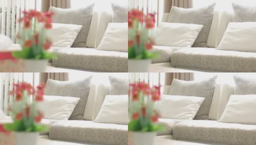 白色沙发在客厅与移动拍摄高清在线视频素材下载