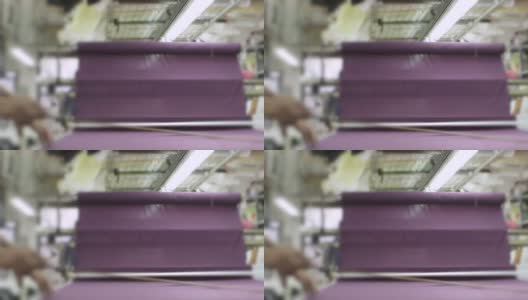 服装厂-摆放要裁的布料高清在线视频素材下载