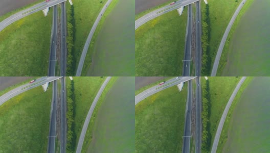 道路与汽车顶视图。城外高速公路，田野公路的边缘高清在线视频素材下载